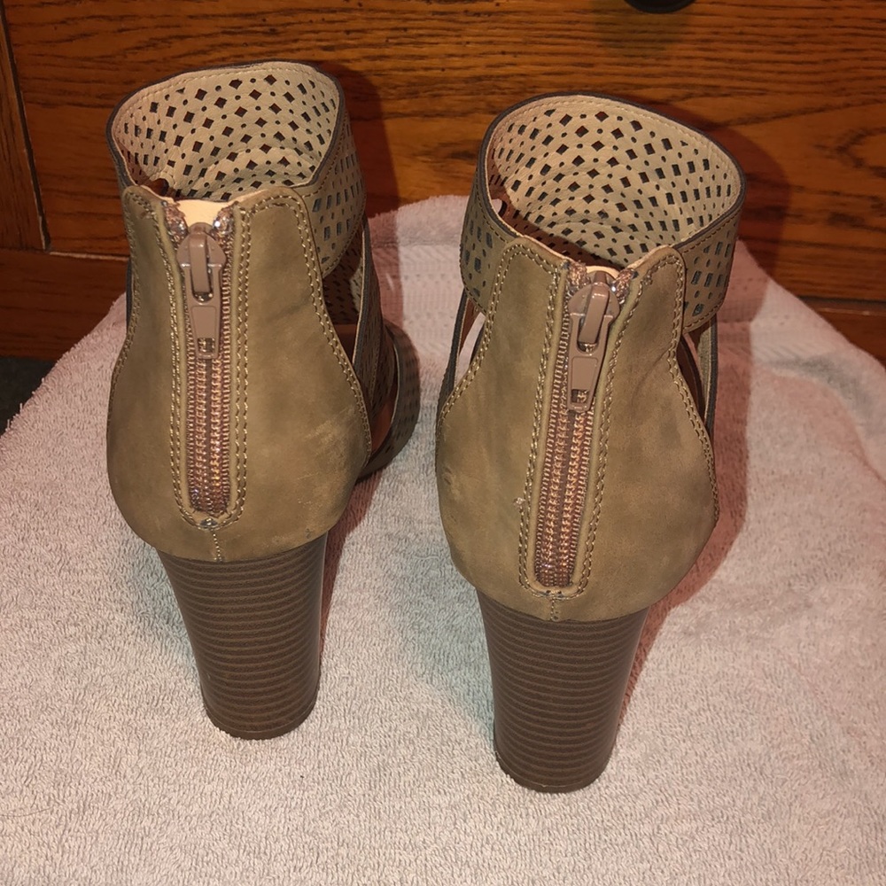 XOXO Sandals Tan 8M - Picture 3 of 8